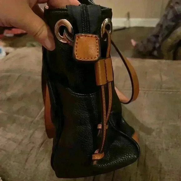 Stauer Black/Brown Shoulder Bag w/ lots of compartments Gold tone logo hardware - Picture 11 of 12